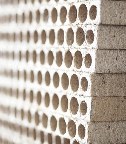 Tubular (extruded) chipboard core